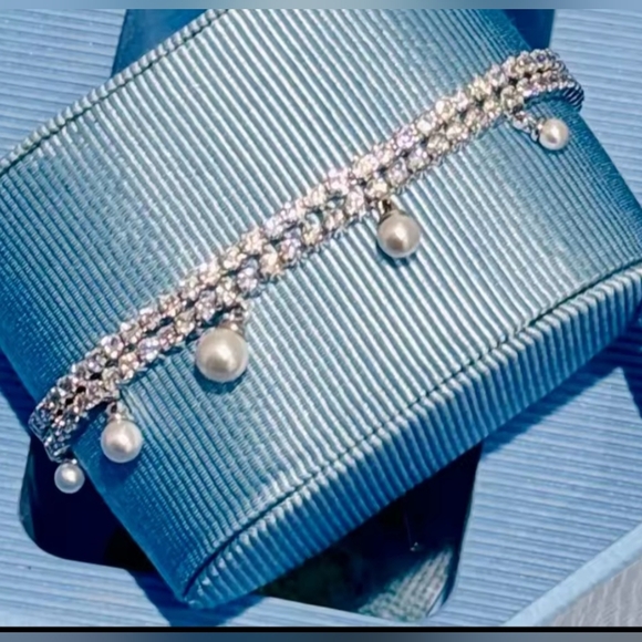 Gorgeous Swarovski Ariana Grande x Adj Bracelet Crystals & Pearls - Picture 1 of 5